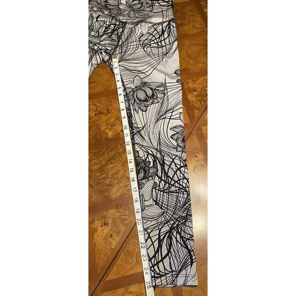 Beyond Yoga Gray Black Lotus Flip it Reverse it Womens Leggings High Rise Size S - Picture 7 of 8